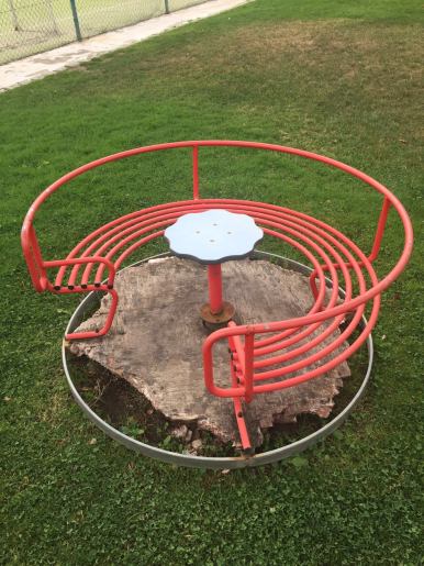 i giochi del parco distrutti