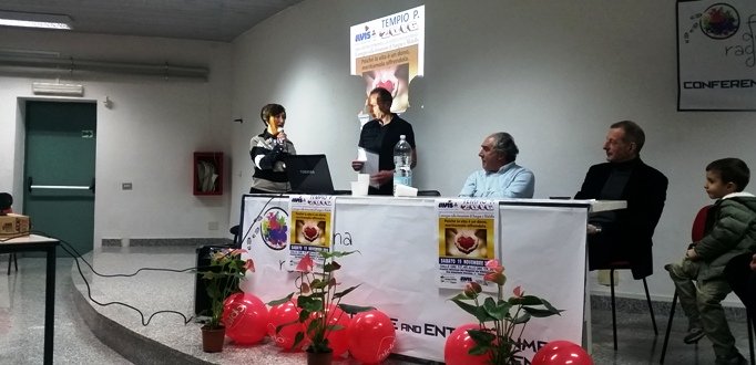 foto galluranews - nella foto la dottoressa Elena Cocco della ASL di Olbia e il Signor Niccolo Spano, presidente della ADMO di Sassari.