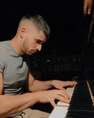 Lorenzo Chiesa pianista