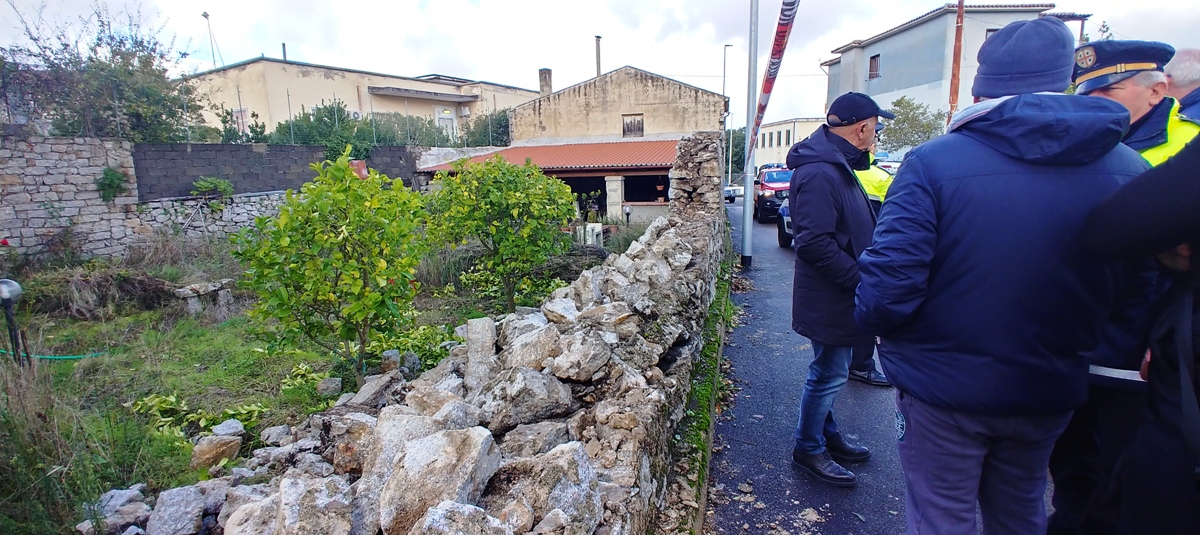 Un muro crolla in via Belluno. - Gallura News