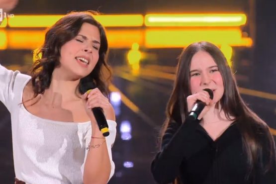Laura Pirrigheddu e Kate Marie Gimondi sul palco di The Voice Generation