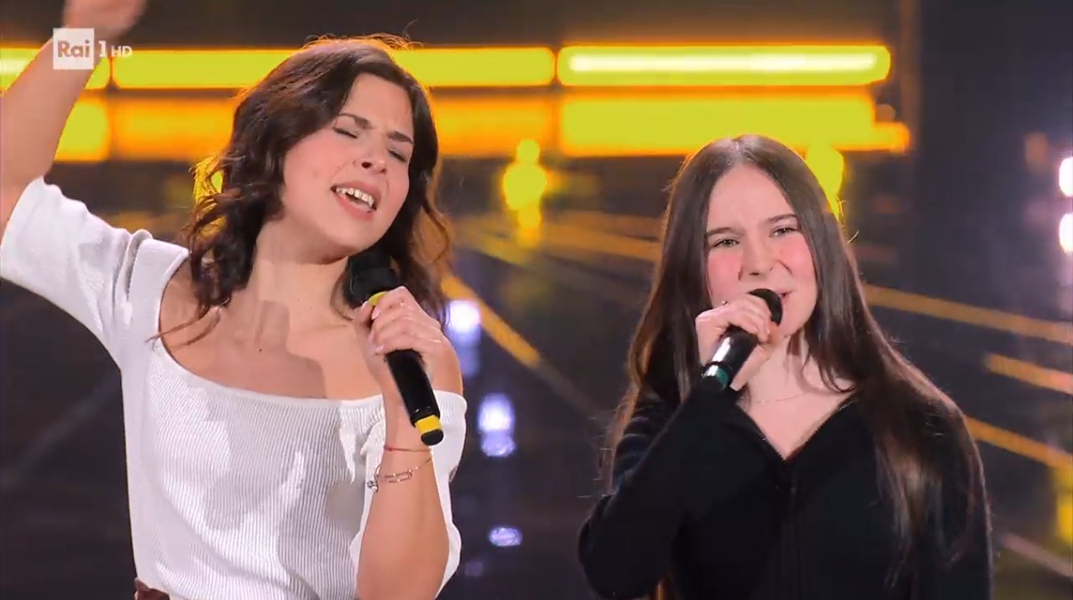 Laura Pirrigheddu e Kate Marie Gimondi sul palco di The Voice Generation